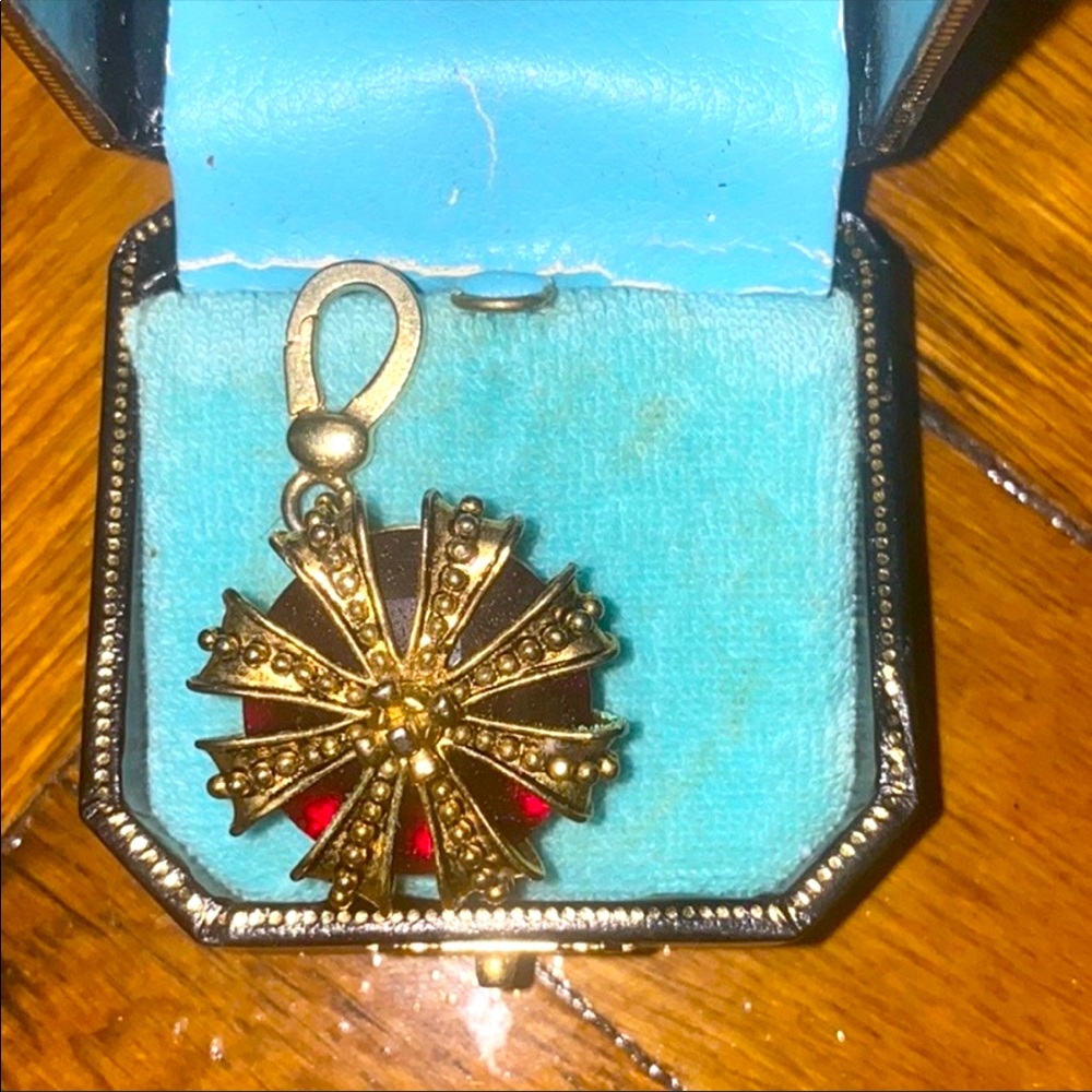 Juicy crown charm